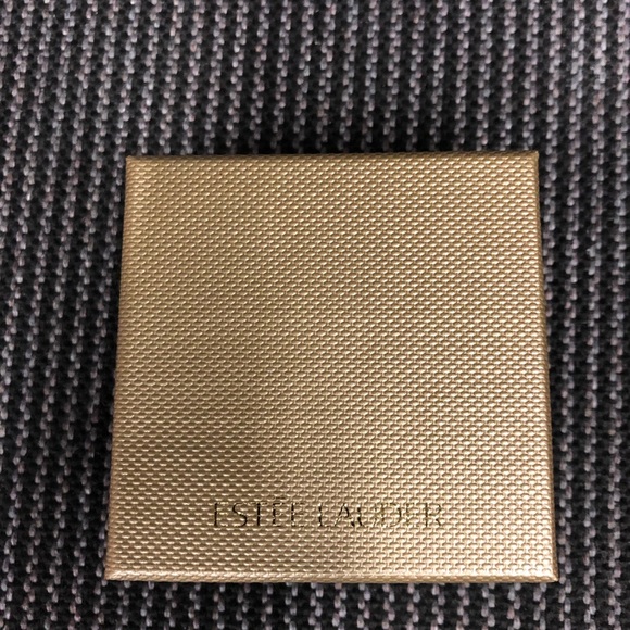 Estēe Lauder 2005 Red Ribbon Compact, Rare and in Great Condition, Box, Bag, inc - Picture 3 of 8